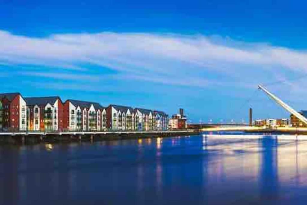 Luxury 2 Bedroom Waterfront Apartment With Balcony Newport  Esterno foto
