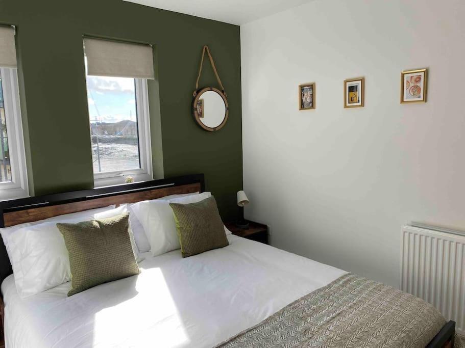 Luxury 2 Bedroom Waterfront Apartment With Balcony Newport  Esterno foto