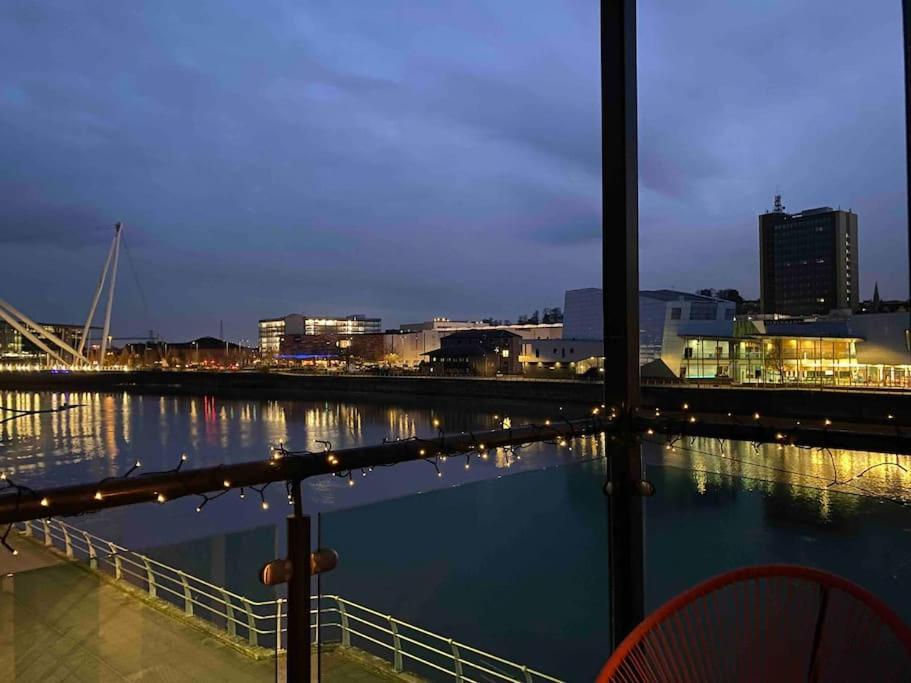 Luxury 2 Bedroom Waterfront Apartment With Balcony Newport  Esterno foto